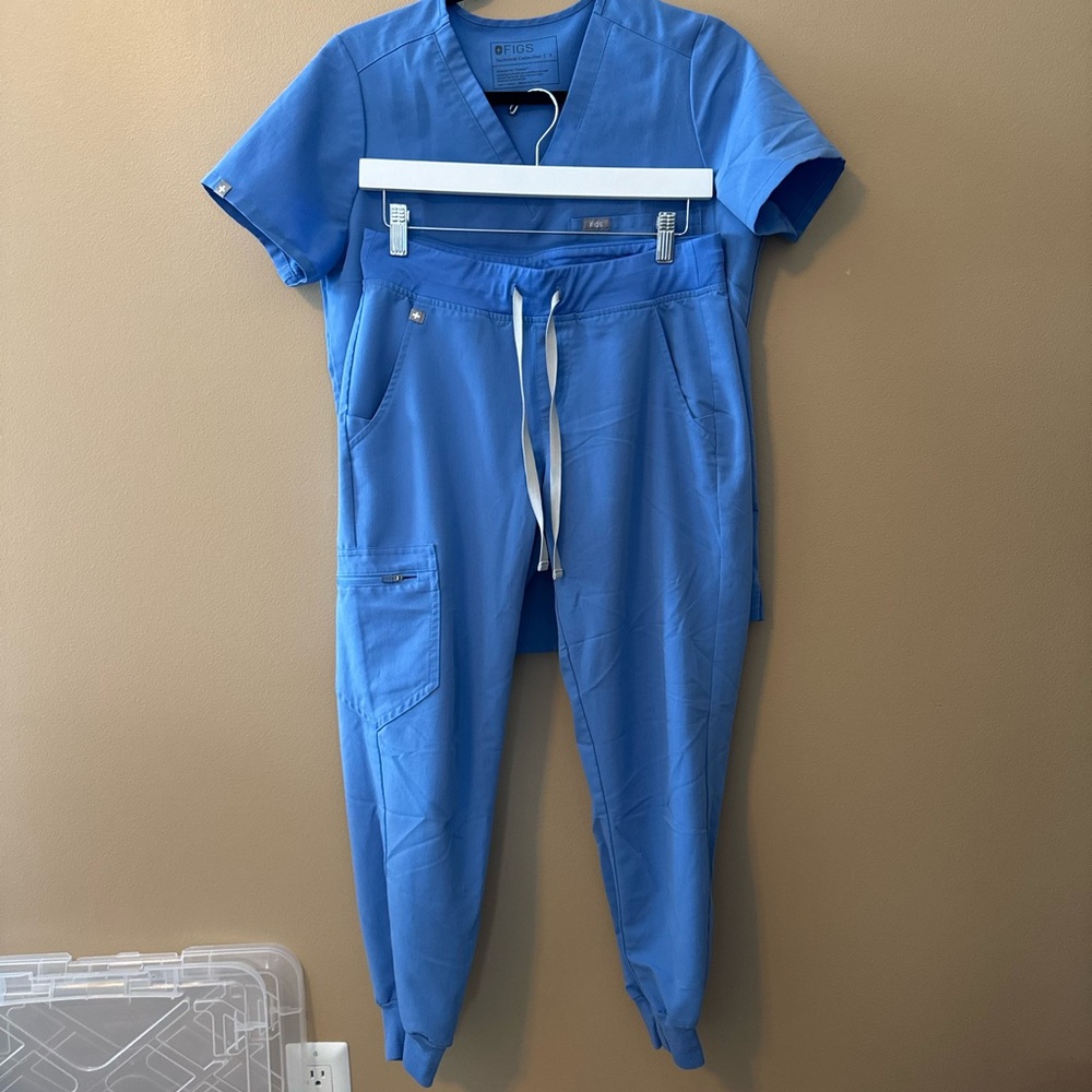 FIGS Ceil Blue Scrub Set